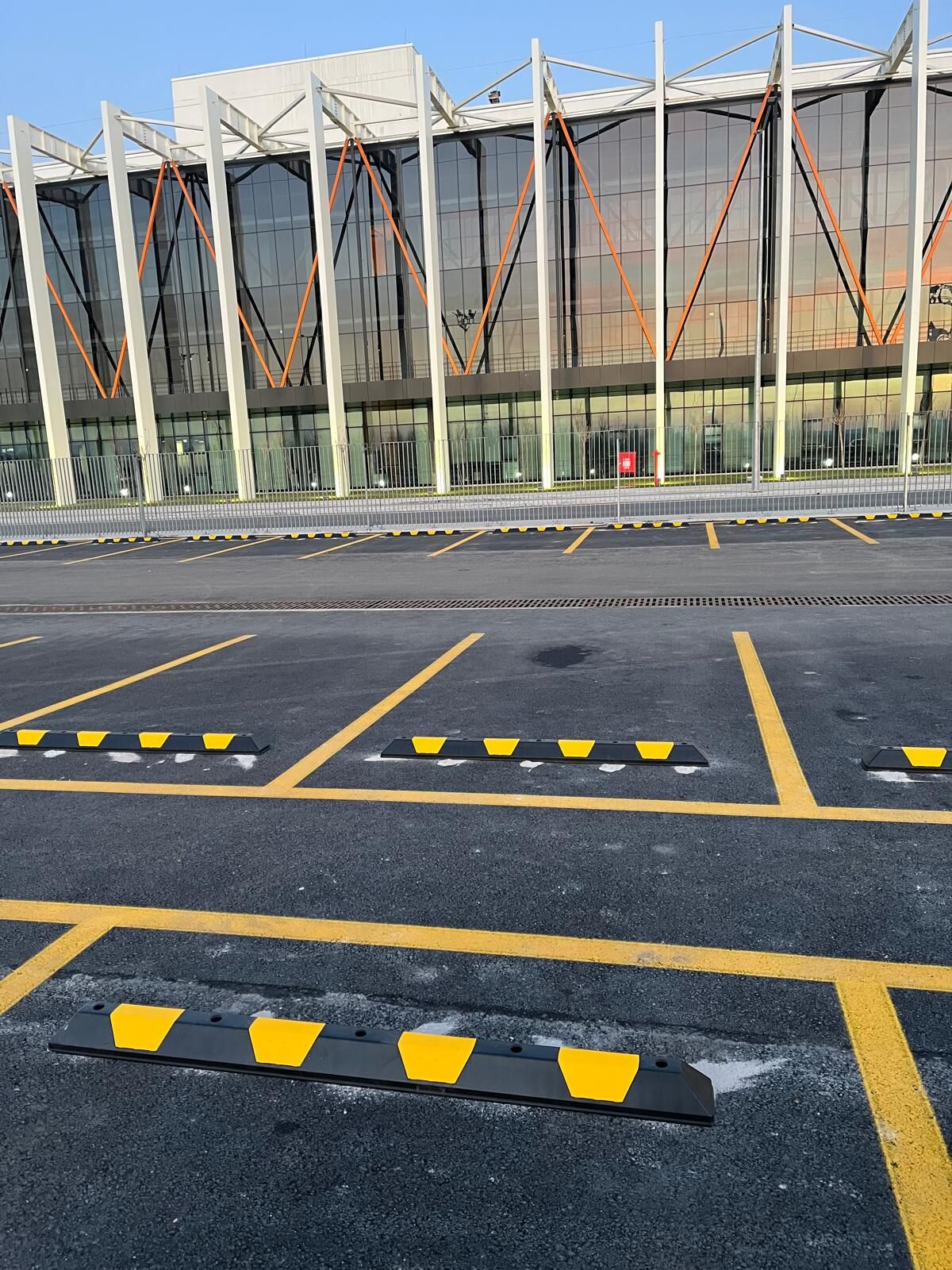 Kauçuk Stoper  Kauçuk Araç Durdurucu Kauçuk Otopark Stoperi 110 cm Sarı