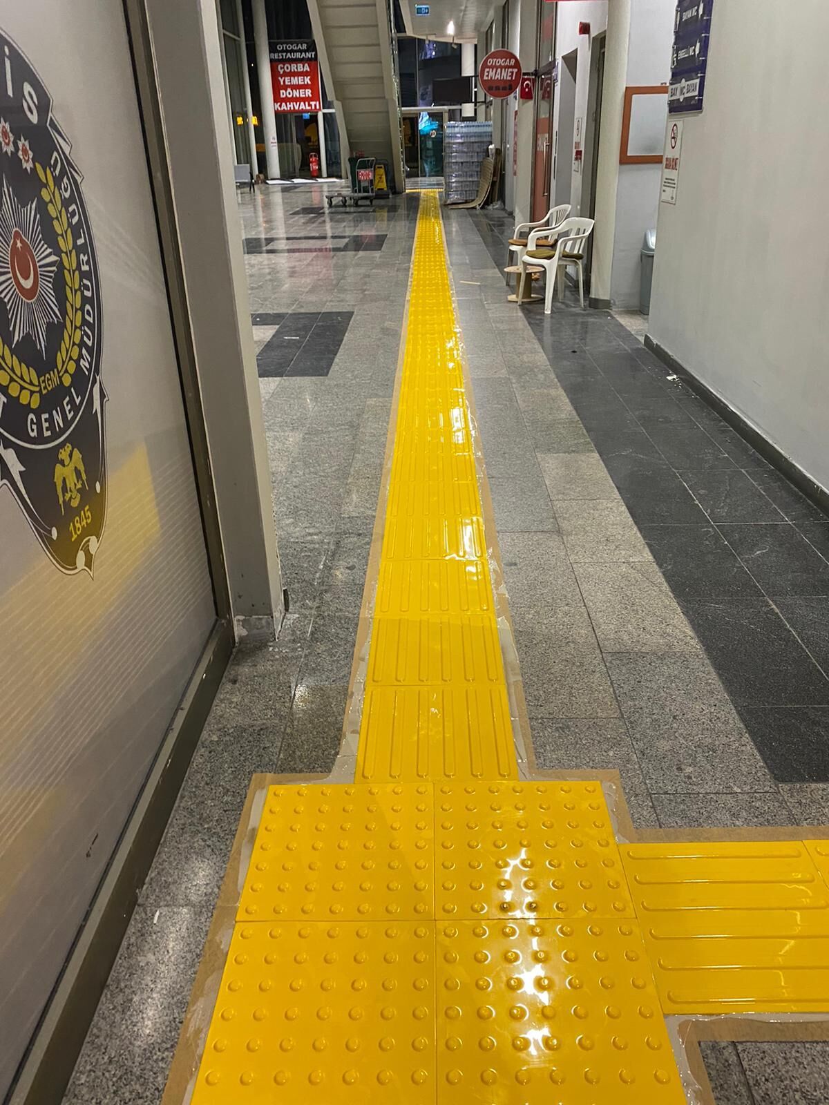 Hissedilebilir Yüzey Görme Engelli Yürüme Yüzeyleri Çubuk (Sarı) 30x30cm