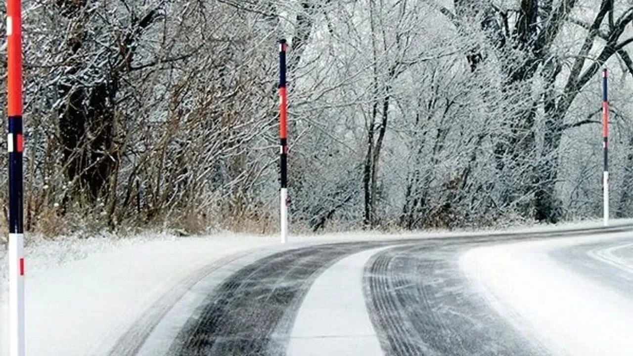Kar Direği Fiyat Yol Kenar Dikmesi Demir Karayolları Yol Kar Direği Üretimi 3 Metre 2mm