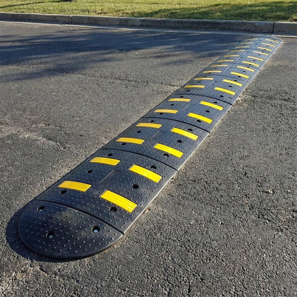 Hız Kesici Kasis Yönetmeliği Trafik Kauçuk Şaseli Reflektörlü Yol Kasisi Gövde Fiyatı4x30x33 cm